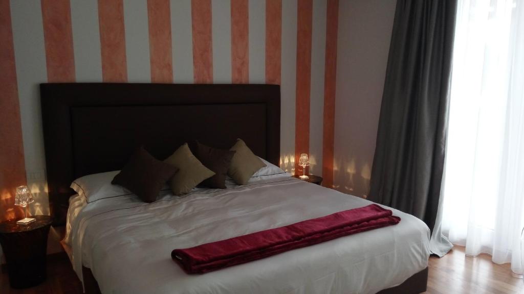 Postel nebo postele na pokoji v ubytování Carone Suite-Charme&Pool