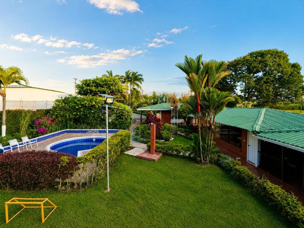 a yard with a pool and a house at Chalet Natalia Montenegro Quindío in Montenegro