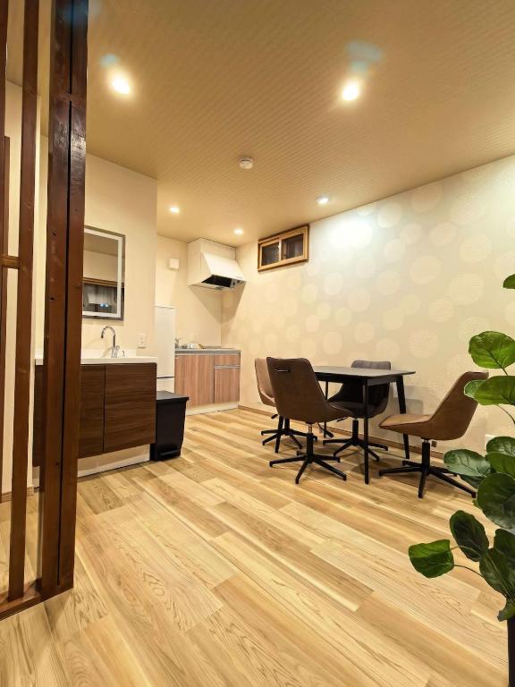 Mizuki 5-minute walk from Tsuruhashi Station Detached house Japanese-style room with tatami mats Maximum 5 people Namba 6 minutes, Tennoji 6 minutes Kansai Airport Nara JR, Kintetsu, Sennichimae