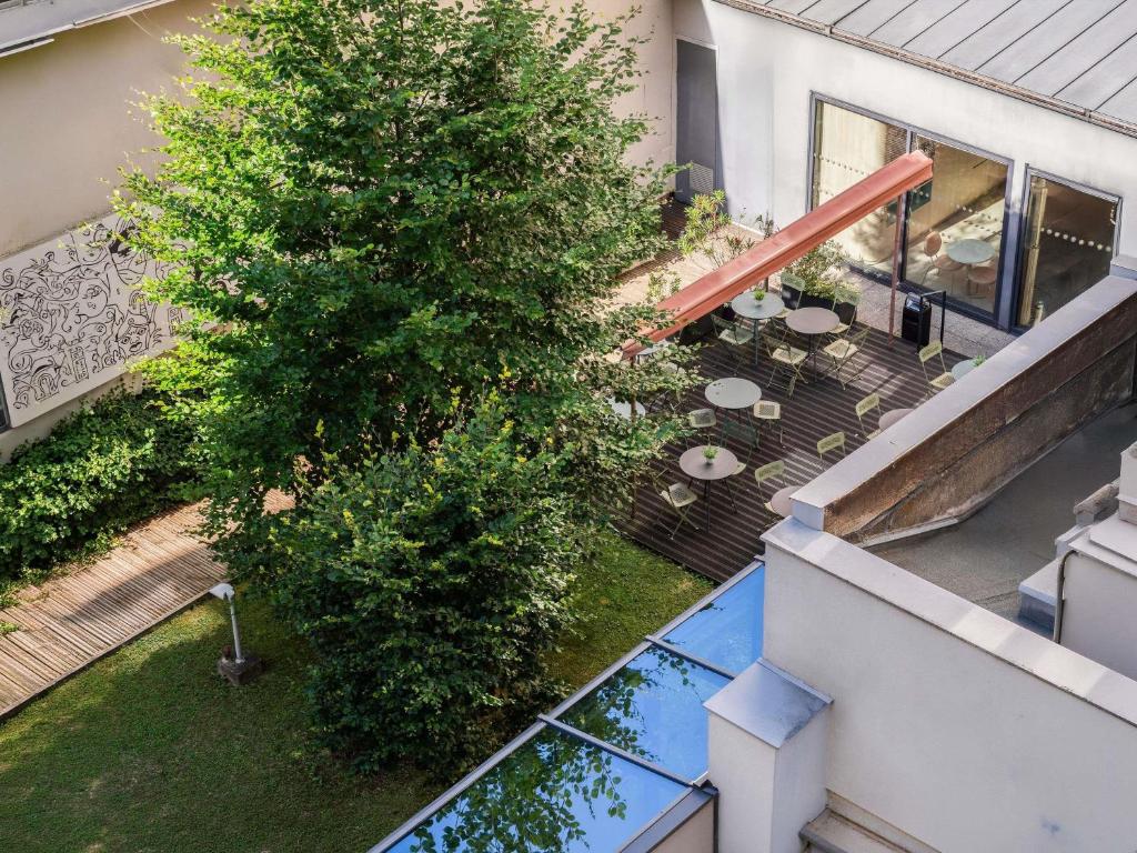 an aerial view of a house with a christmas tree at ibis Styles Paris Porte d'Orléans in Montrouge