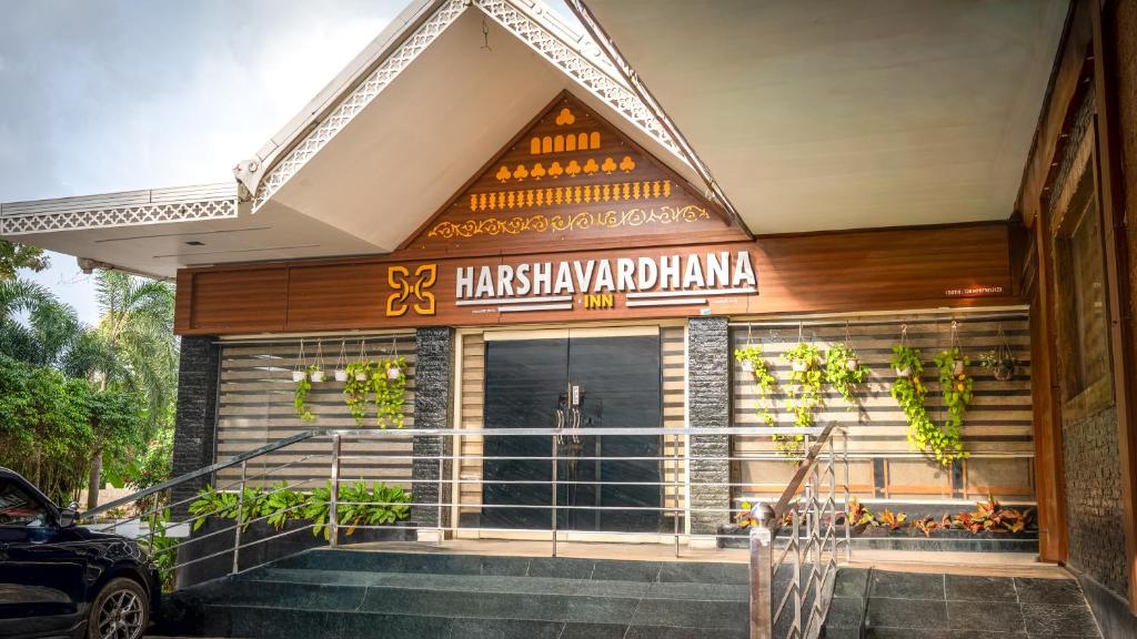 a building with a sign that reads hawaiianalam at Harshavardhana Inn in Kizhake Chālakudi