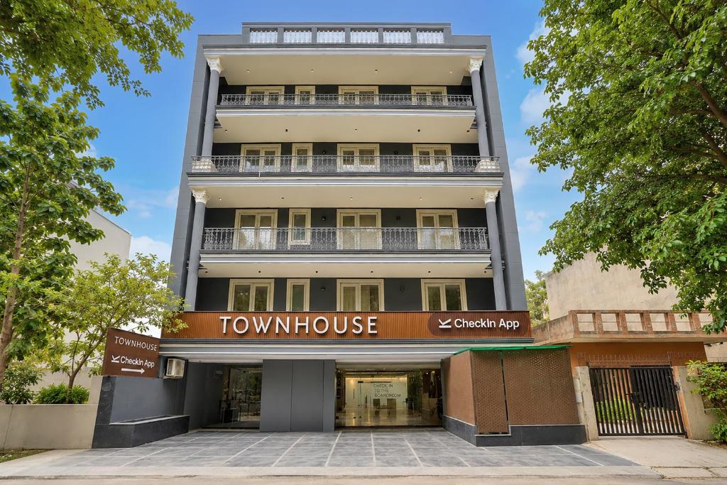 a view of the front of a townhouse building at Super Townhouse Oak Udyog Vihar in Gurgaon