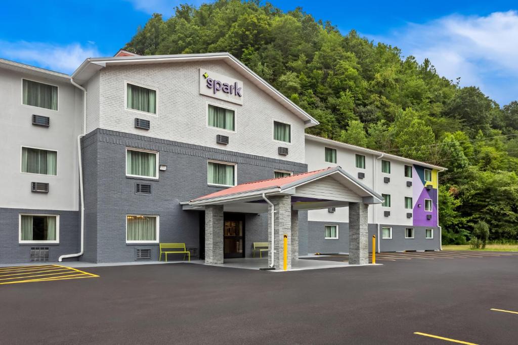 a rendering of the front of a hotel at Spark By Hilton Prestonsburg in Prestonsburg