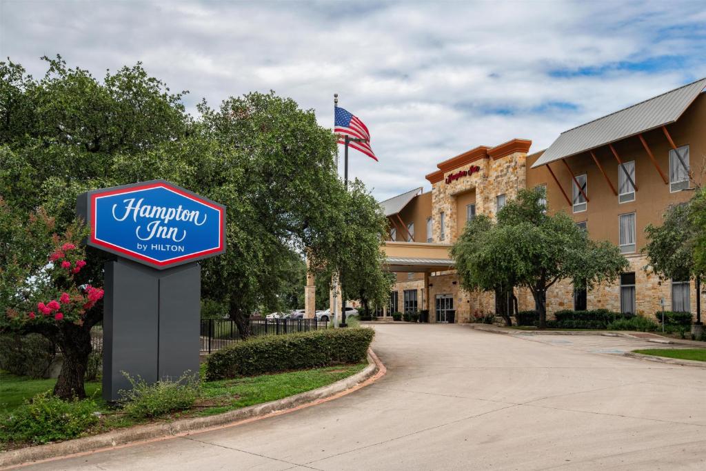 a sign for a hampton inn in front of a building at Hampton Inn Austin Oak Hill in Austin