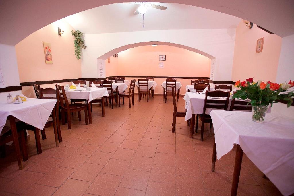 Restauracja lub miejsce do jedzenia w obiekcie Hotel Olga