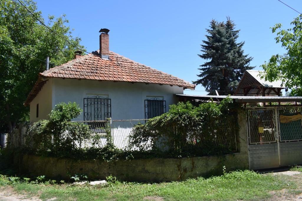 an old white house with a fence in front of it at Tiha Varoš in Varoš