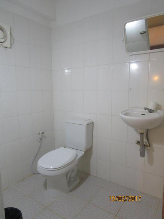 Koupelna v ubytování Visal Sak Guesthouse
