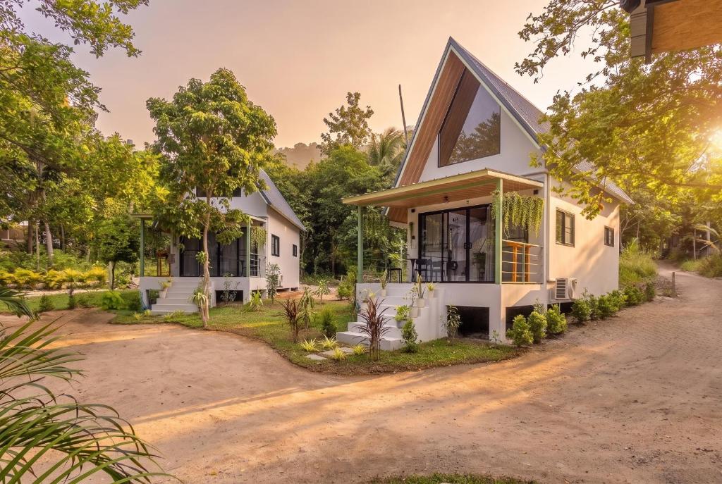 a house in the middle of a dirt road at Coco Nest in Ko Phangan