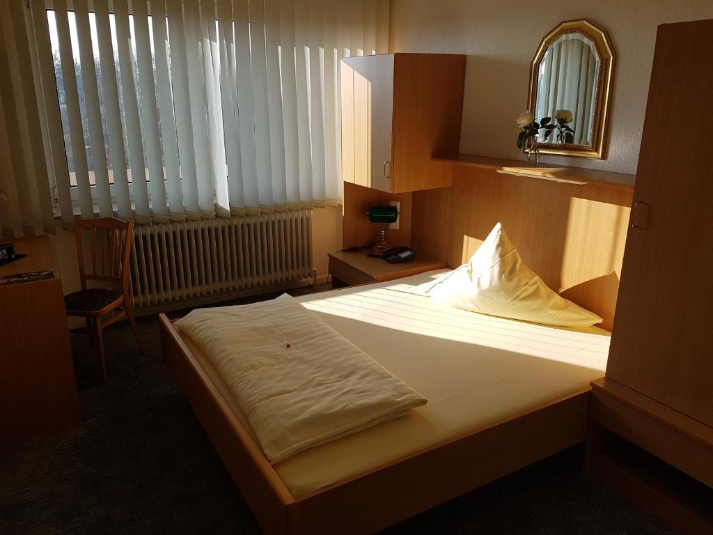 Postel nebo postele na pokoji v ubytování Hotel Stadt Baunatal