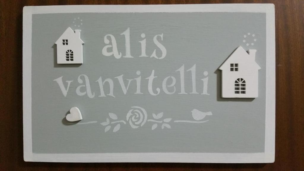 ナポリにあるAlis Vanvitelli Suiteの二軒の家でバニリを殺すと書かれている