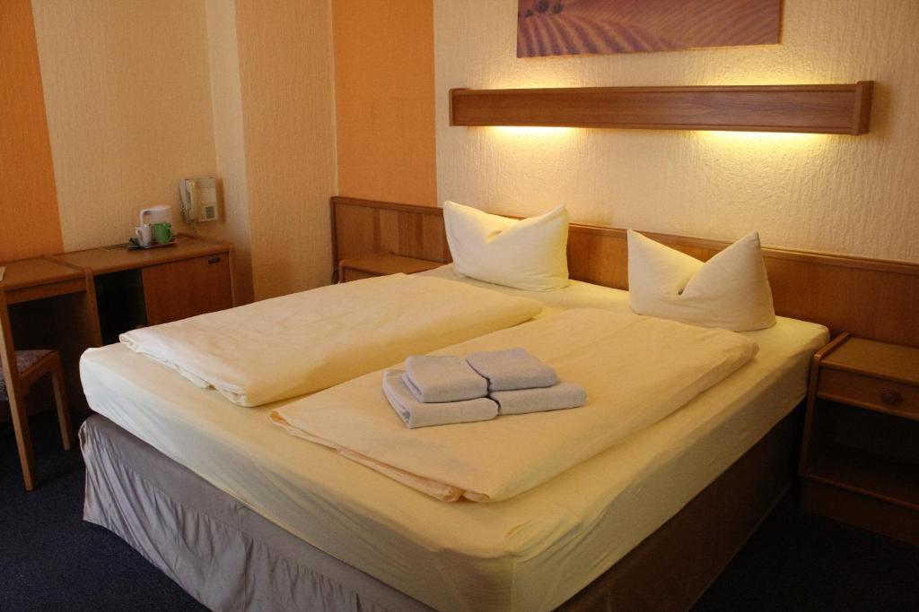 Postel nebo postele na pokoji v ubytování Hotel Graf Pückler