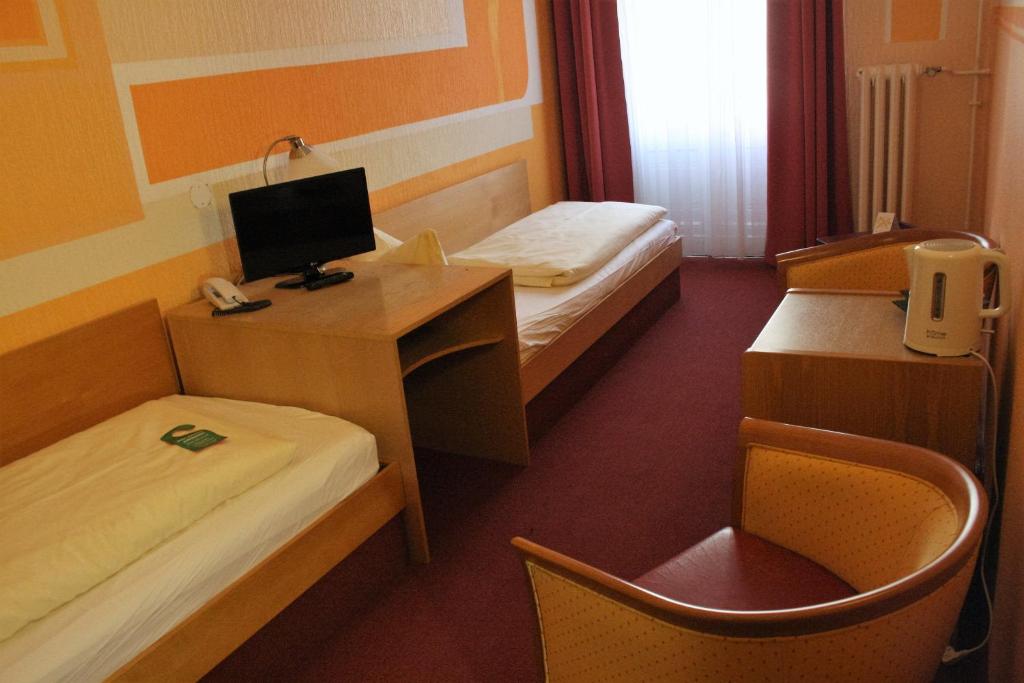 Postel nebo postele na pokoji v ubytování Hotel Graf Pückler