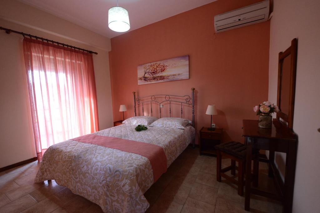 Postel nebo postele na pokoji v ubytování Alexandra Spingou Apartments