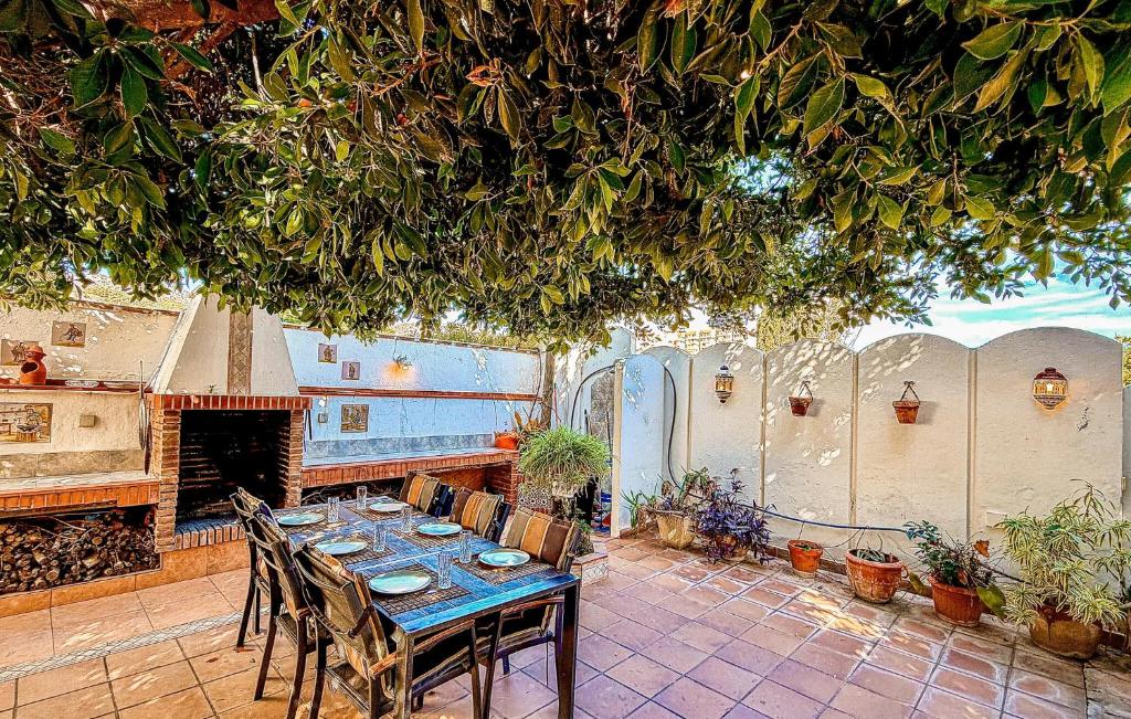 Gorgeous Home In Benalmadena With Wifi