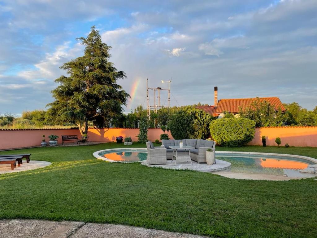 Lovely apartment with pool and garden