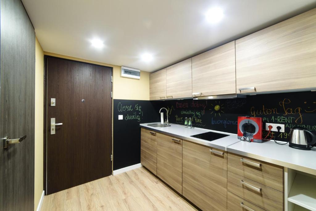 Cracow Rent Apartments - spacious apartments for 2-7 people in quiet area - Kolberga Street nr 3 - 10 min to Main Square by foot - Maisonette