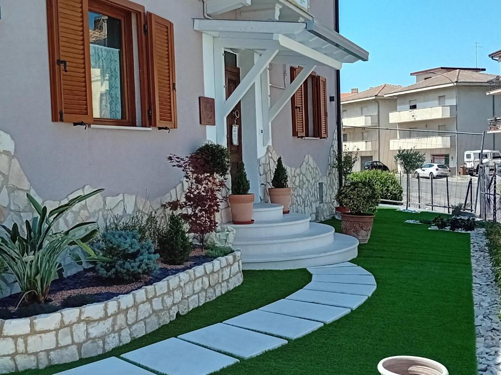 a house with a green yard with plants at Bed & Breakfast Mafi in Orsogna
