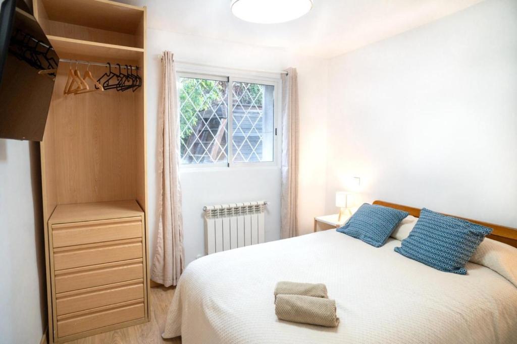 Room Paseo del Prado with garden near IFEMA