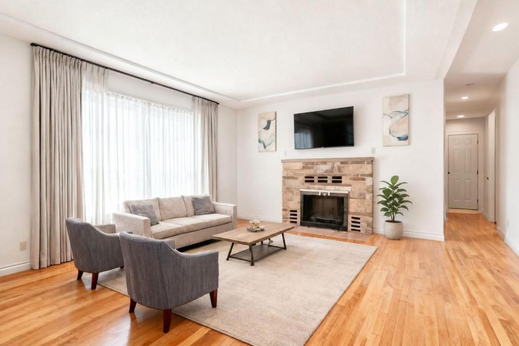 a living room with a couch and a fireplace at MOUNTAIN WILLOW GETAWAY in Jackson