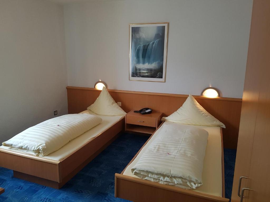 Postel nebo postele na pokoji v ubytování Hotel Stadt Baunatal