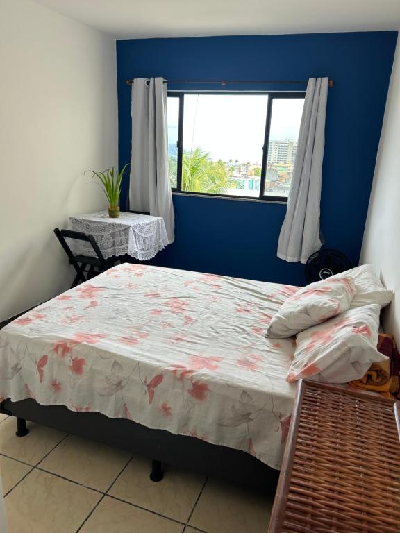 a bedroom with a bed and a window at Salvador Backpackers House in Salvador
