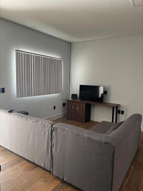 a large couch in a room with a television at Fully equipped house - 7 guests in Petrolina