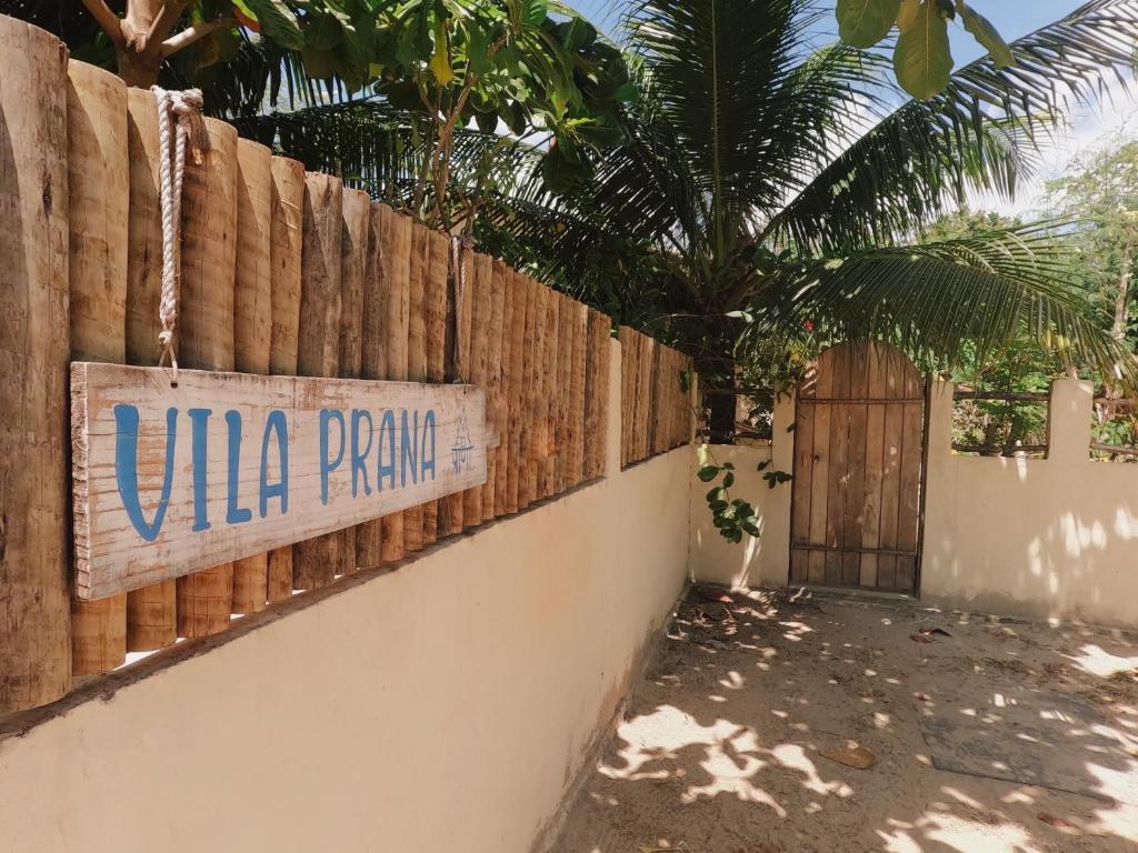 a fence with a sign that reads villa pruning at Vila Prana in Barra Grande