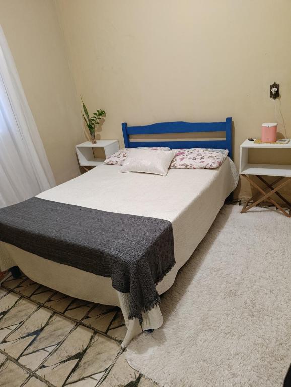 a bedroom with a bed with a blanket on it at SPA Alexandre Maia quarto 1 in Juazeiro do Norte