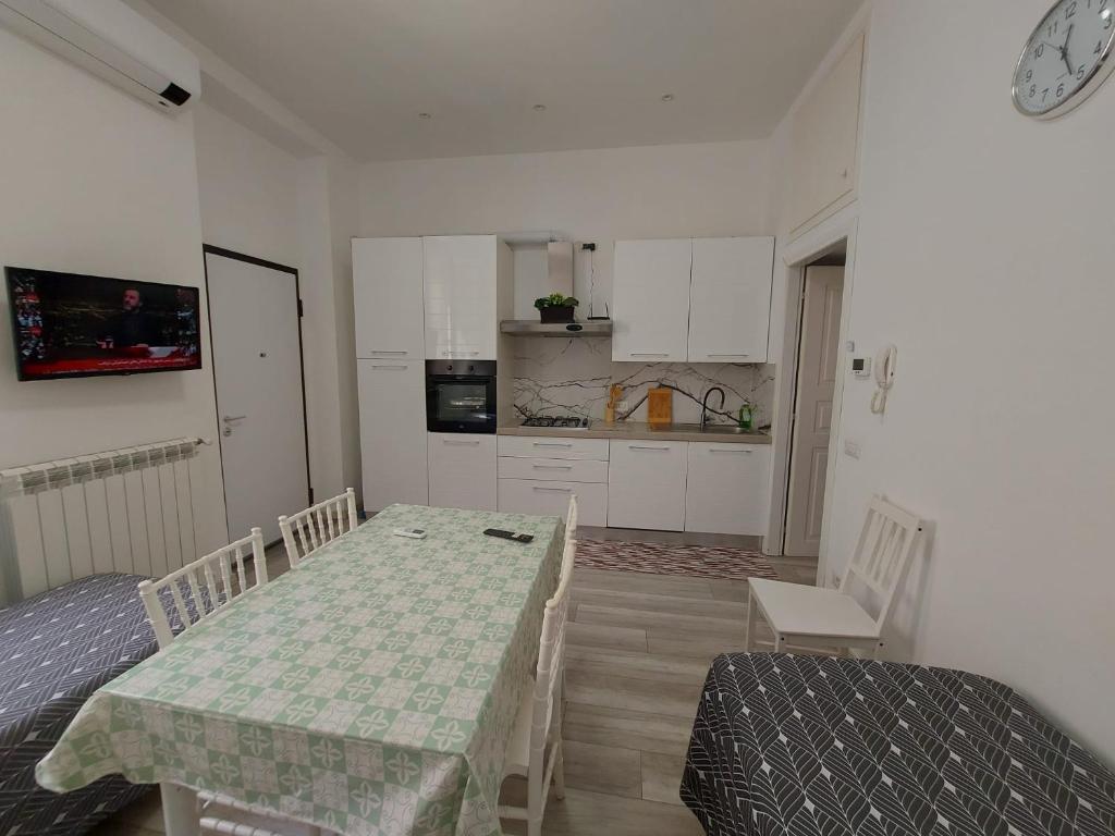 a kitchen with a table and a dining room at Appartamento viktor in Cislago