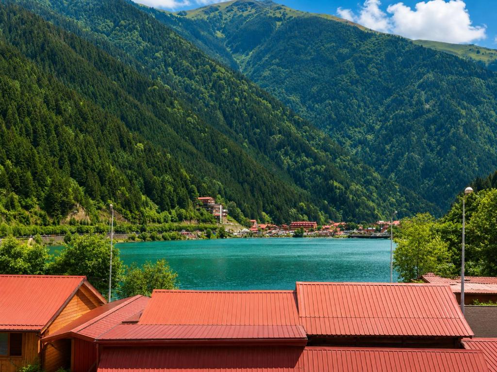 a view of a lake with mountains in the background at Beş Evler Apart in Uzungöl