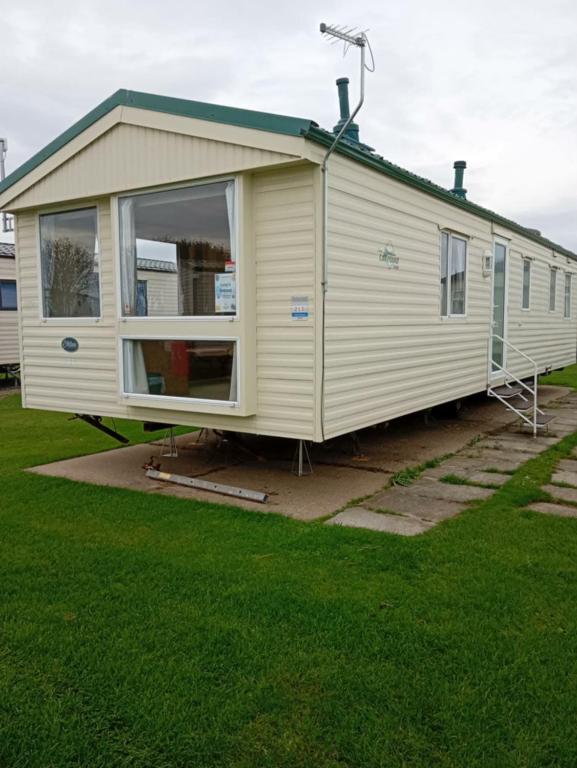 a large white trailer is parked in a yard at Lucy retreat in Great Driffield