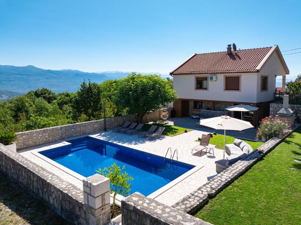 a backyard with a swimming pool and a house at Luna Pool Apartment in Danilovgrad