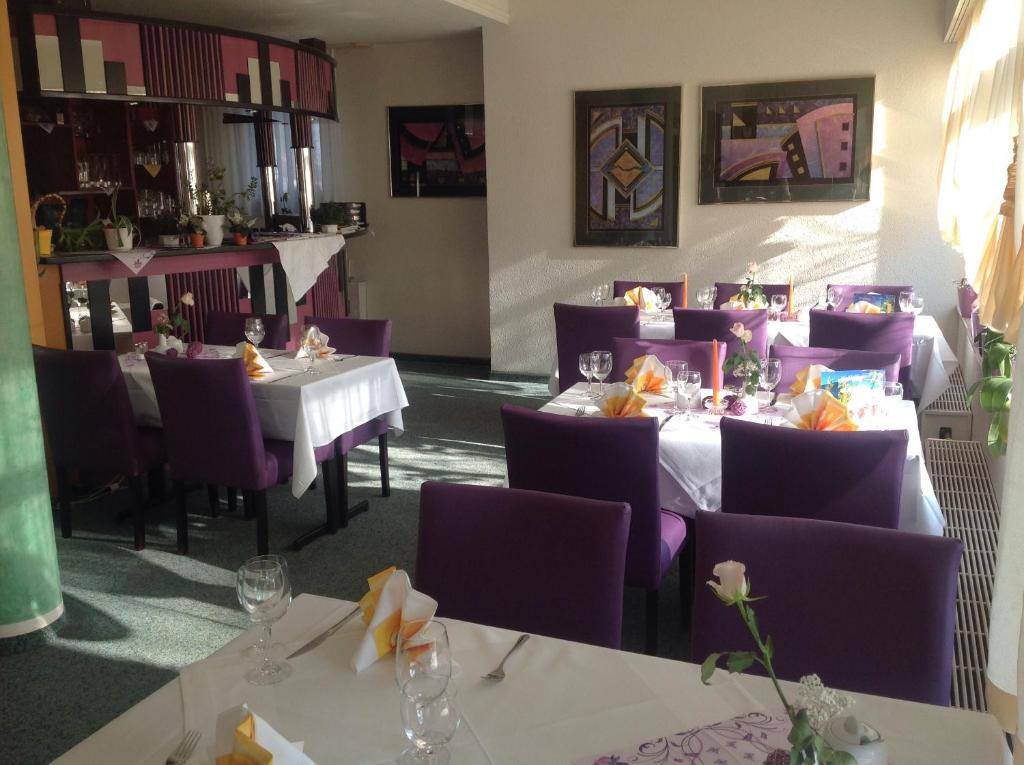 Restoran või mõni muu söögikoht majutusasutuses Apart Hotel Gera