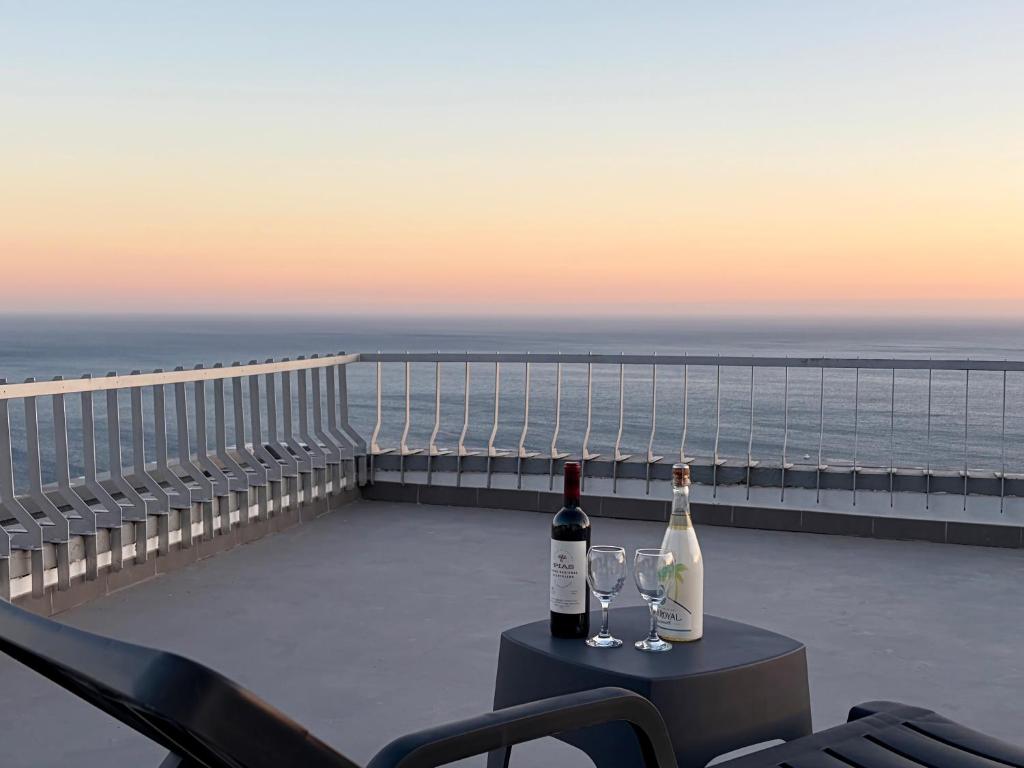 Axenic Getaway - Duplex, Sleeps 6, 3 Bedrooms, 2 Bathrooms, Panoramic Ocean View, Rooftop Terrace