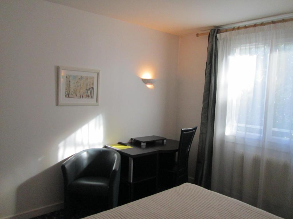 Postel nebo postele na pokoji v ubytování Hotel Victor Hugo