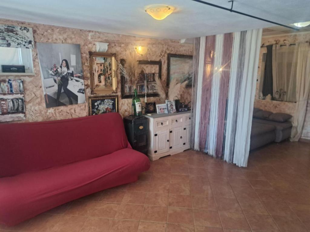 Beautiful Unique Family Villa Emily - Five Bedroom Holiday Home With Pool