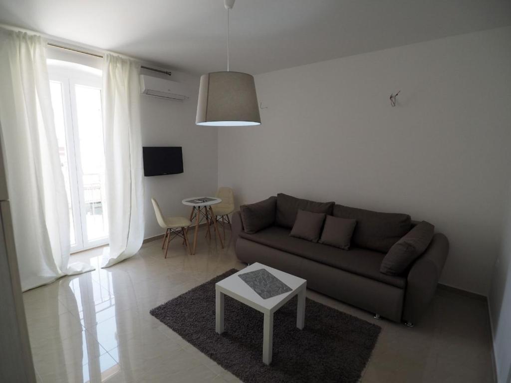 One Bedroom Apartment with Sea View