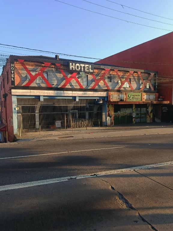 a hotel with graffiti on the side of a building at Hotel Santo Amaro inn in São Paulo