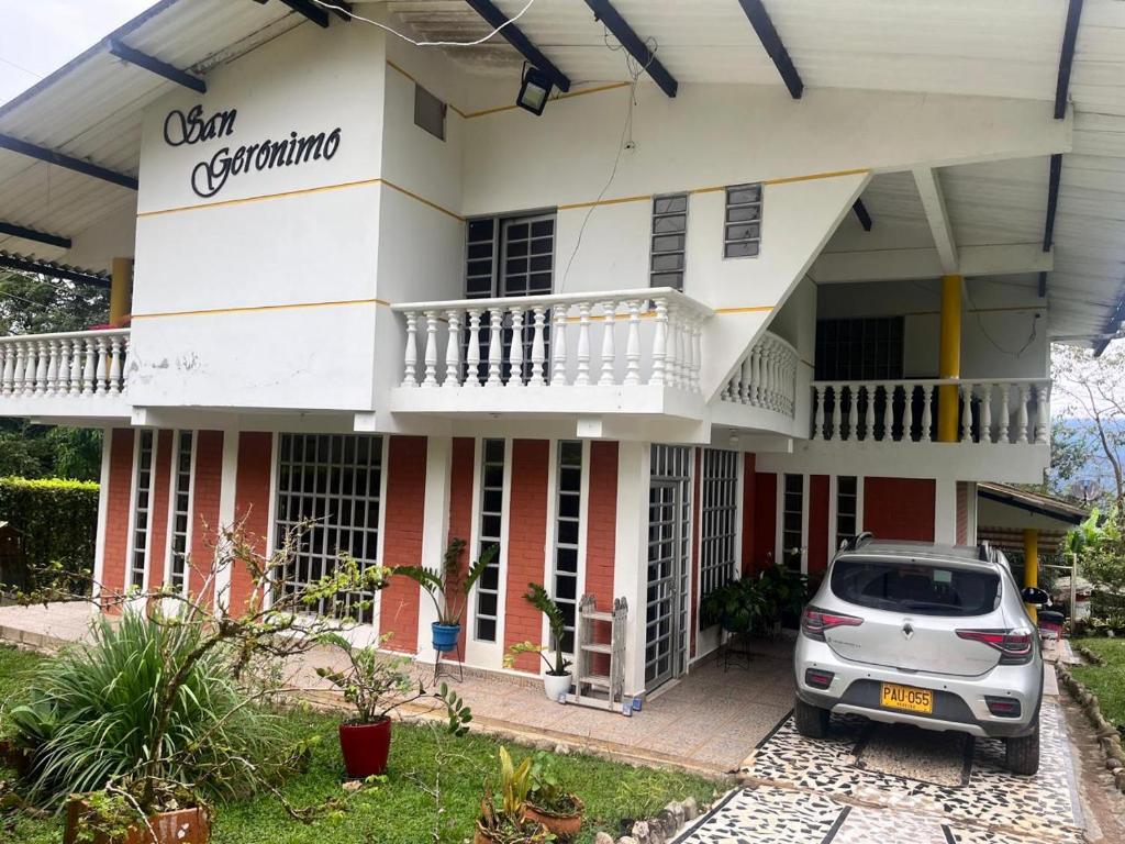 a car parked in front of a building at San Gerónimo Casa Hostal in Mocoa
