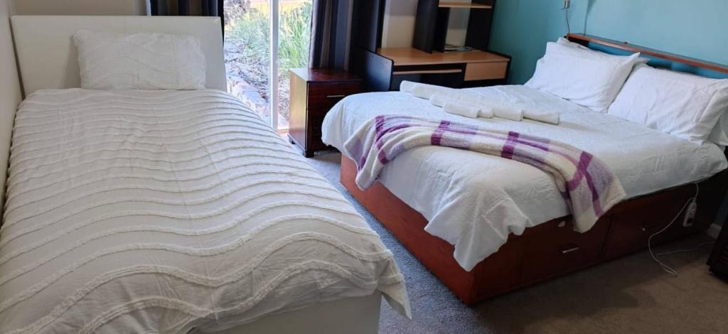 a bedroom with a large bed and a window at Your gateway to the Lakes in Bairnsdale