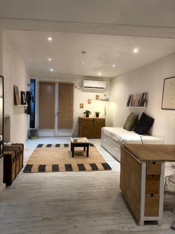 Loft duplex Rez-de-chaussée sous sol 100m2 climatisé centre historique Aix-en-Provence