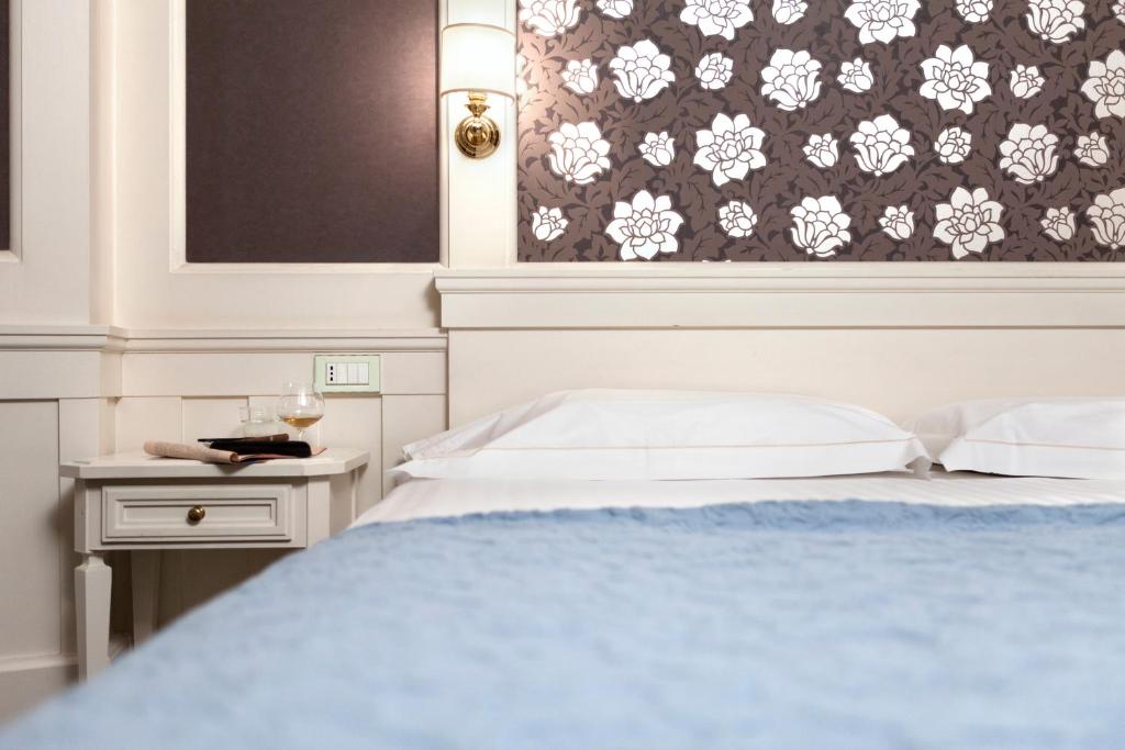 Postel nebo postele na pokoji v ubytování Europa Hotel Design Spa 1877
