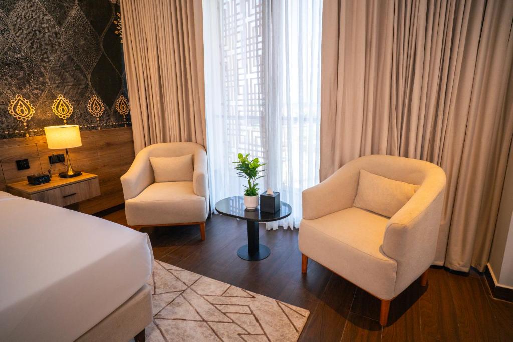 تصویر اتاق‌های Golden Tulip Muscat The Village - تصویر ۲