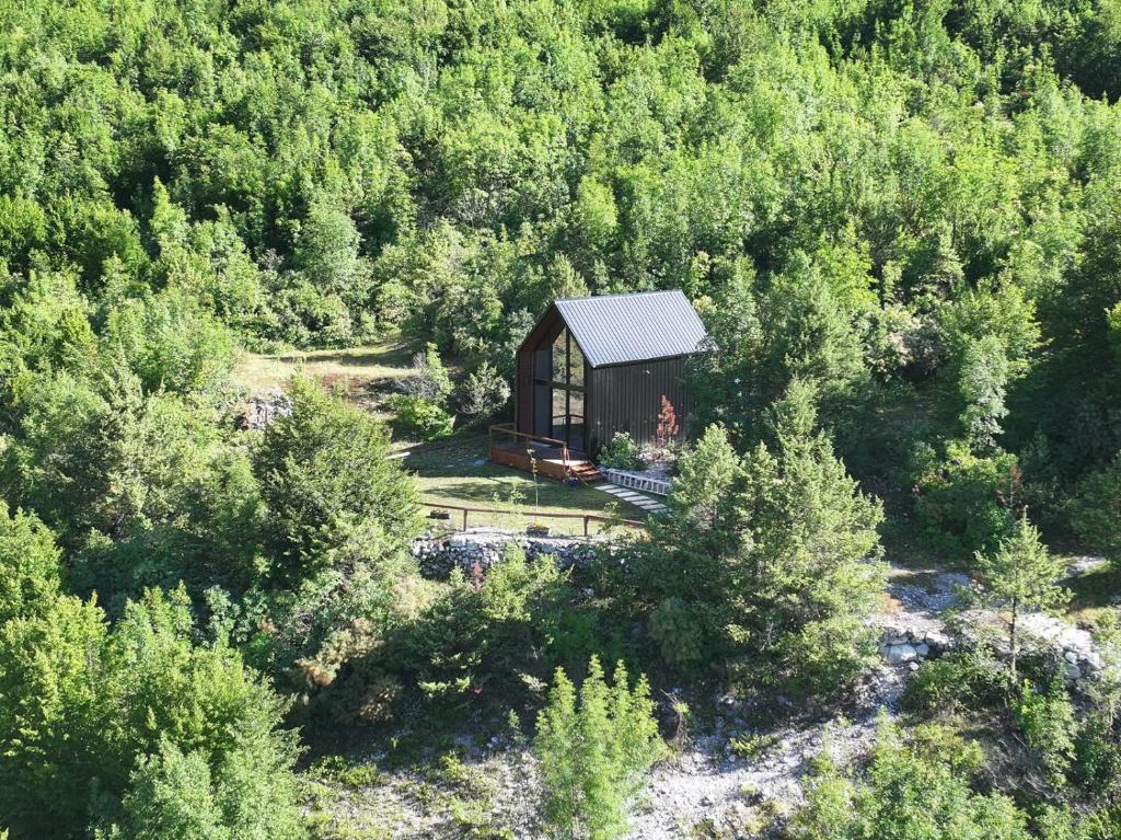 a small cabin in the middle of a forest at Sky Chalet in Ndërlysaj