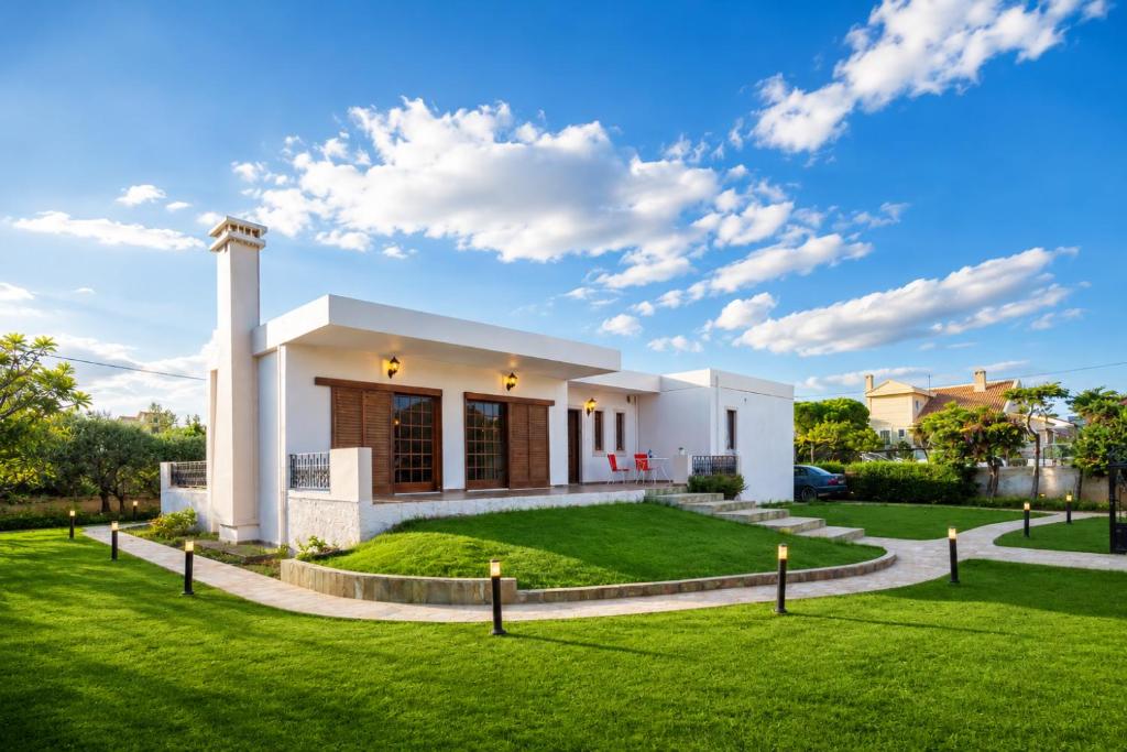 Beachside Villa Maistralli - 50m from the Sea
