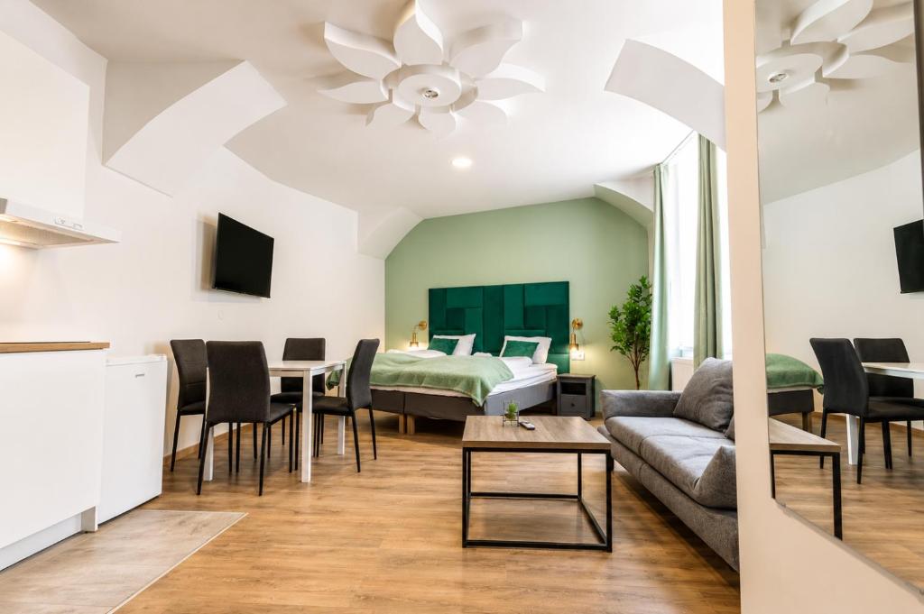 8-Min Walk to Westbahnhof - King Studio with Washer