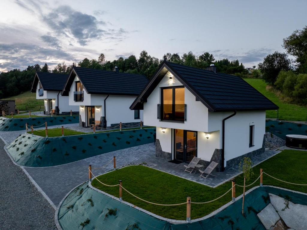 an image of a house with a backyard at Echo Gorców in Mszana Górna