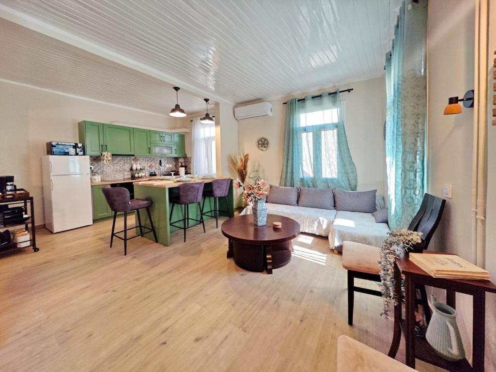 The Emerald Vintage Apartment Mytilene
