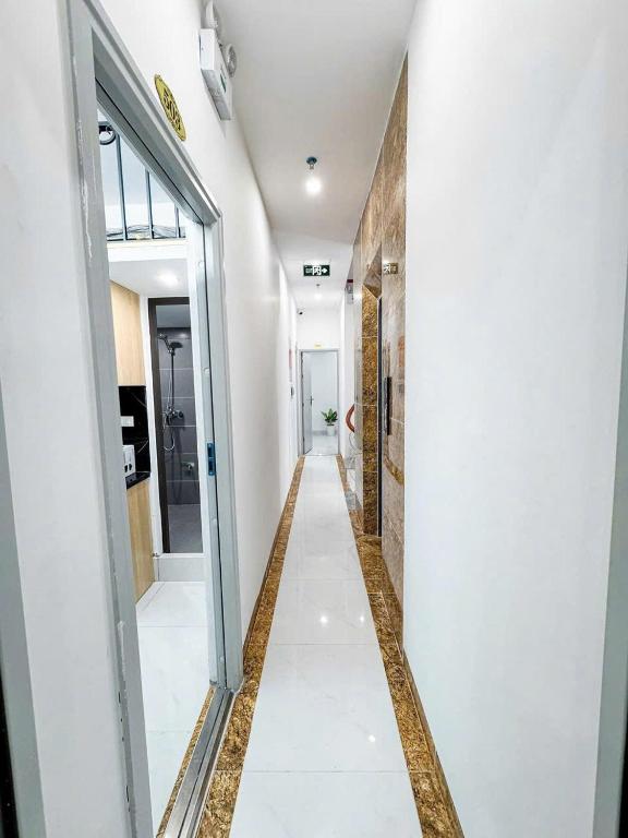 a hallway with a glass door and a long corridor at Khach san Ngoc Ha in Ninh Binh