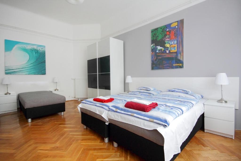 Posteľ alebo postele v izbe v ubytovaní City Centre Cosy Apartments